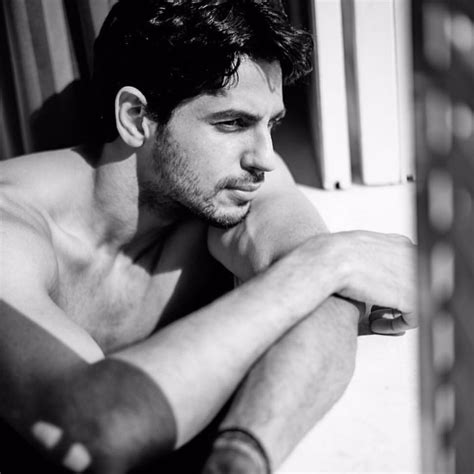 Sidharth Malhotra Biodata Artis