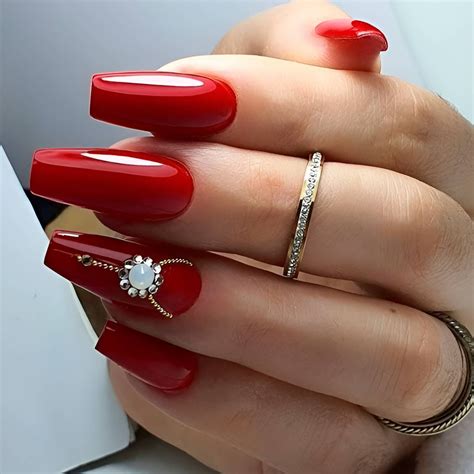 27 Glamorous Red Manicures To Make You Irresistible