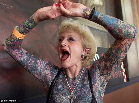 Worlds Most Tattooed Pensioner Isobel Varley Dies Aged 77 Daily Mail