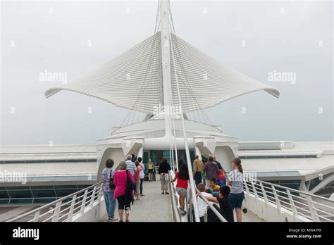 Milwaukee Art Museum In Wisconsin Stock Photo Alamy