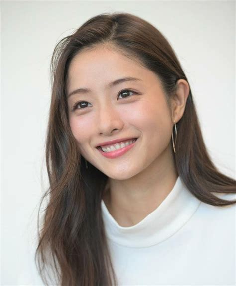 「石原さとみ」第一子妊娠で深田恭子、綾瀬はるかも追随？ “ホリプロ3人娘”の気になる恋愛模様 Aera Dot アエラドット