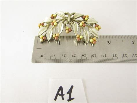 Rare Vintage Coro Gold Tone Flower Brooch Gem