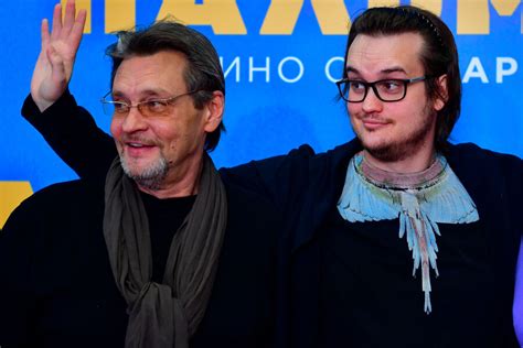 Сын Домогарова возмутился слухами о проблемах со здоровьем у отца ...