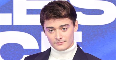 Noah Schnapp Comes Out As Gay In TikTok Video POPSUGAR Celebrity