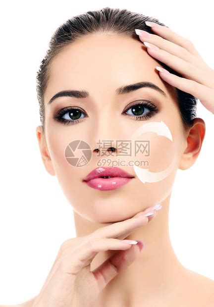 年轻女面容对抗概念孤立高清图片下载 正版图片503049851 摄图网