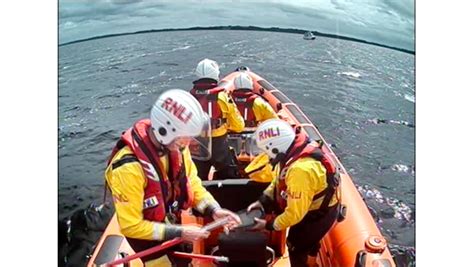 Lough Derg Rnli Assists 3 People On A 34ft Cruiser Aground In