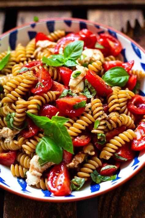 Einfacher Italienischer Nudelsalat Mit Rucola Und Tomaten