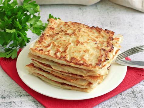 Лаваш в яйце с сыром и зеленым луком — рецепт с фото пошагово