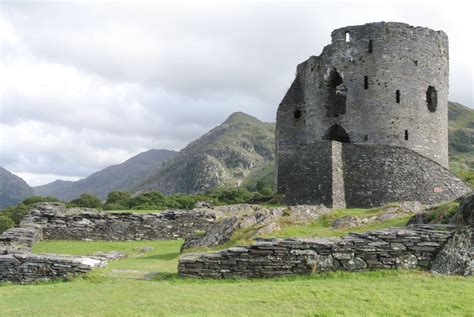 Dolbadarn Castle, Llanberis, Wales, UK [3872x2592] [OC] : r/AbandonedPorn