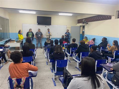 Aula inaugural dos cursos de capacitação do programa Um salto para o