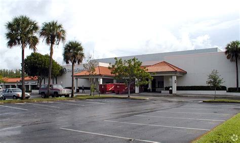 12520 Pines Blvd Pembroke Pines Fl 33027 Flamingo Pines Plaza Loopnet