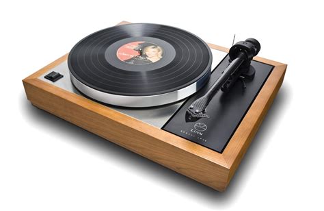 Linn Majik LP12 Turntable Review : Historical curio or living legend? - GearOpen.com