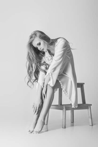 Premium Photo Beautiful Model Blonde Posing In Studio