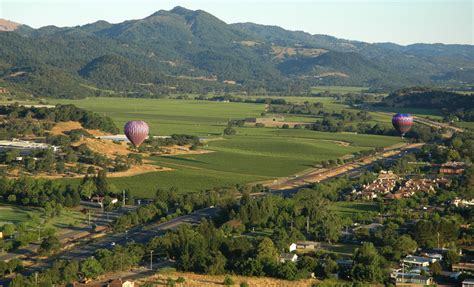 Pumpkinless Thanksgiving Dessert and Wine Pairings | Wine Geographic 