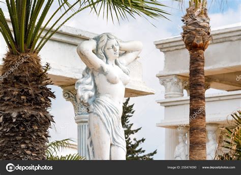 Plaster Copy Of Greek Statue Of Naked Female Goddess Standing In The Park Stock Photo Magryt