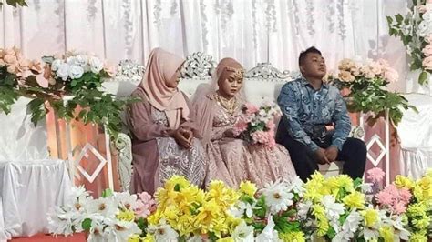 PILU Pengantin Wanita Duduk Sendiri Di Pelaminan Saat Resepsi Suami