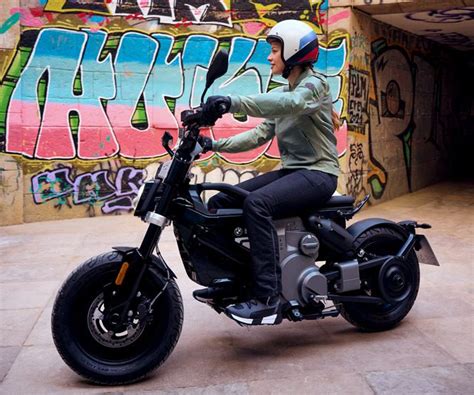 Bmw Motorrad Apresenta A Scooter Urbana E El Trica Bmw Ce Jacaremoto