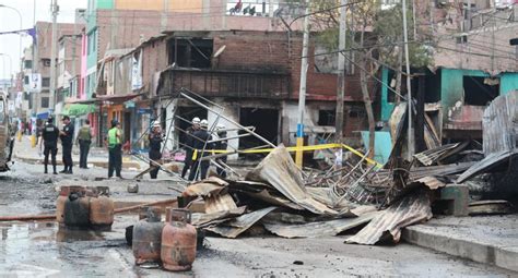 Villa El Salvador Así Quedaron Las Calles Y Vehículos Tras Explosión Del Camión Cisterna De