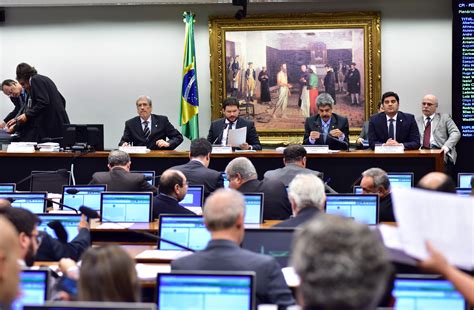 Relatório final da CPI da Petrobras é aprovado Observatório de