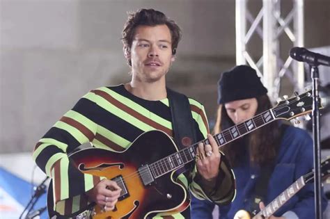 What Guitar Does Harry Styles Play? | InstrumentGuys