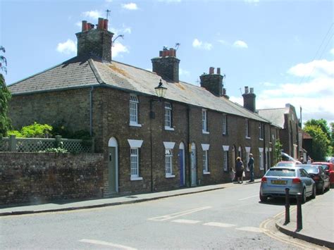 Moat Sole Sandwich © Chris Whippet Cc By Sa20 Geograph Britain