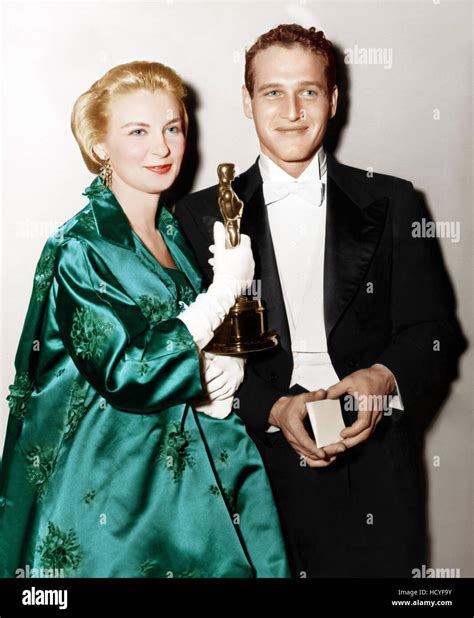 Joanne Woodward And Husband Paul Newman Beam Over Her Oscar For Best