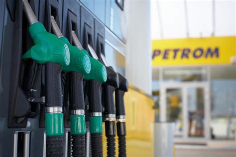 Economica Net Petrom A Ieftinit Din Nou Carburan Ii N Aceast