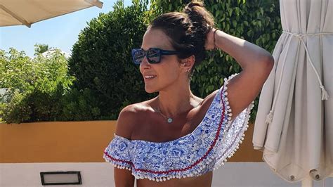 El bikini de Paula Echevarria es de Calzedonia y ahora está a mitad de precio Corre Grazia