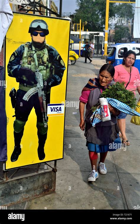 Policeman Lima Peru Police Fotografías E Imágenes De Alta Resolución