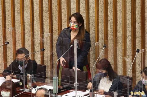 高市原民會主委開議鈴聲響起才進場 議員連喊五次請出去 自由電子報 Line Today