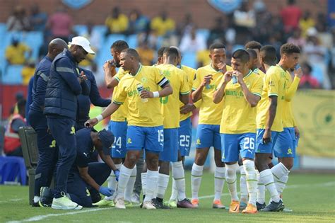 Downs' bloated squad now possess 7 left-back possibilities | Kickoff