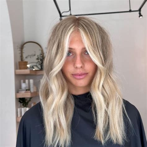 Old Money Blonde Is The Latest Low Maintenance Blonde Medium Length Blonde Hair Blonde Hair