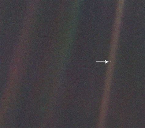 Nasa Re Masters Classic Pale Blue Dot Image Of Earth Bbc News