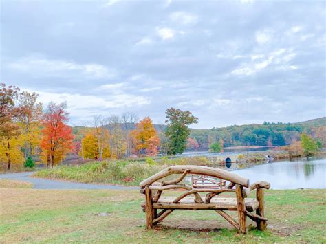 Autumn 2019: Blazing Fall Colors in Lake Kanawauke – Lakbayer