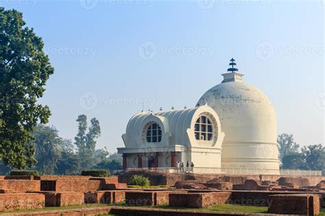 Parinirvana Stupa and temple, Kushinagar, India 7039483 Stock Photo at ...