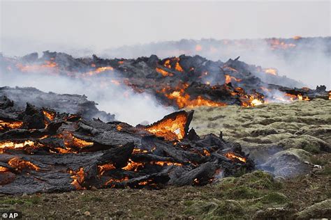 Volcanic Eruption In Iceland Prompts Warning Of Life Threatening Toxic Gas Pollution Daily