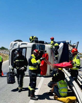 Aparatoso Accidente De Un Cami N En La A Puerta Barrera