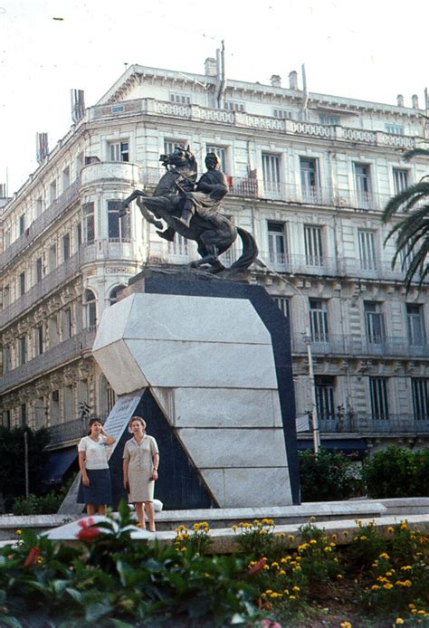 Tebboune ordonne la réalisation dune imposante statue à leffigie de l