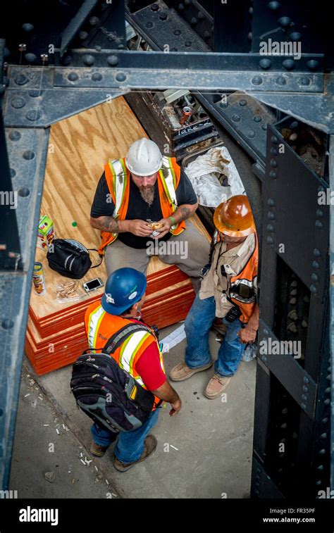 Workers construction lunch hi-res stock photography and images - Alamy