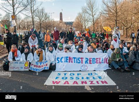 A12 blockade Fotos und Bildmaterial in hoher Auflösung Alamy