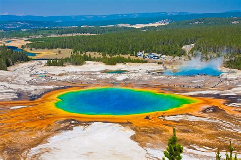 Yellowstone National Park - Destination Parks