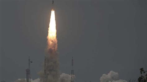 India Shoots For The Moon With Latest Rocket Launch World Dunya News