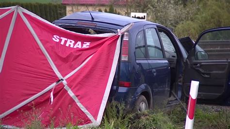 Śmiertelny wypadek w Małopolsce Auto wjechało pod pociąg