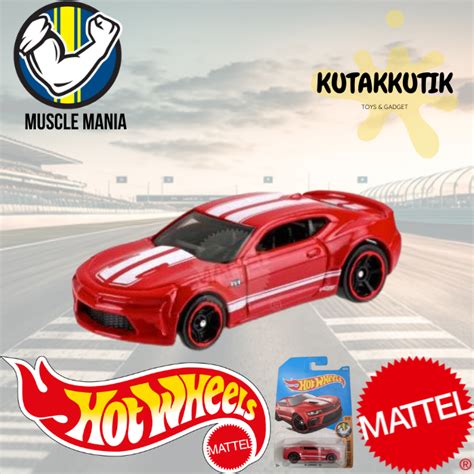 Hot Wheels Mobil Sedan Muscle Camaro Ss Merah Strip Putih Muscle Mania Lazada Indonesia