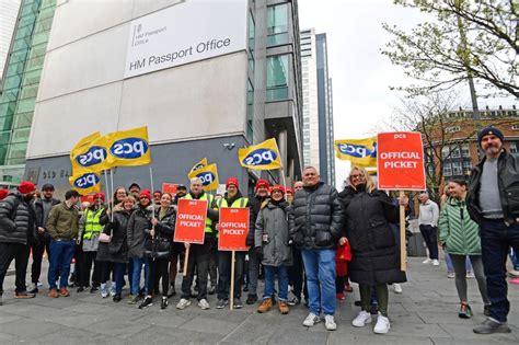 City Passport Workers On Picket Lines As Strike Action Continues Liverpool Echo