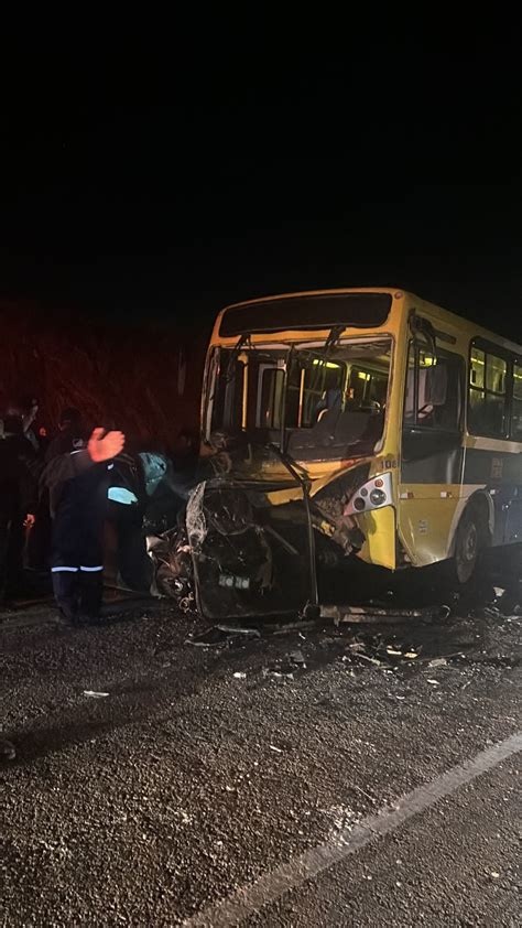 A Gazeta Motorista Morre Em Acidente Entre Carro E ônibus Em Marataízes