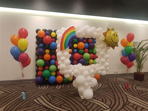 Organic Balloon Wall And Photo Booth Frame Balloons Balloon Wall