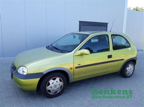 Opel Corsa B I V Sloopvoertuig Metallic Geel