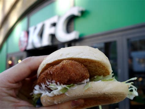 So Schmeckt Der Neue Vegane Burger Von KFC