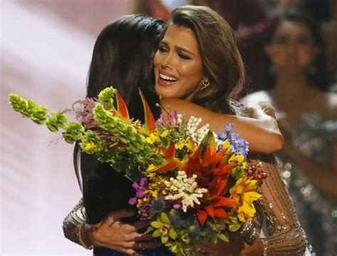 Photos Iris Mittenaere Lue Miss Univers Tous Les Clich S Du D Fil En Bikini Au Sacre Voici